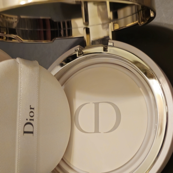 Sealed-Dior Capture Dreamskin Cushion Foundation - Medium Color30 NWOB $90Retail - Picture 6 of 9